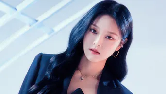 kpop girl crush loona hyunjin cover image