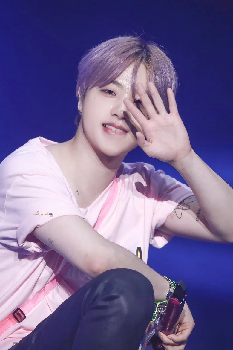 6 Male K-Pop Idols Famous for Their Small Hands
