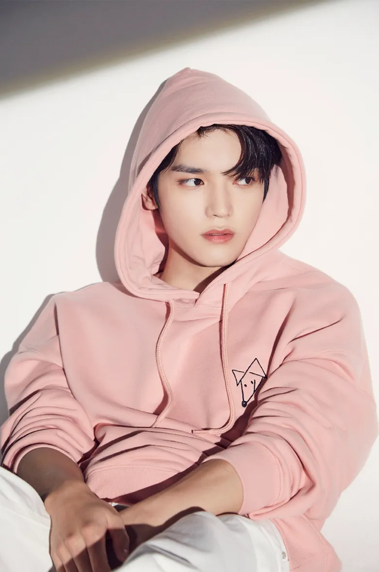  7 Male K-Pop Idols Who Look Fashionable In A Hoodie