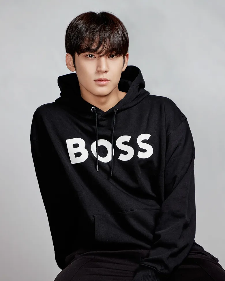  7 Male K-Pop Idols Who Look Fashionable In A Hoodie