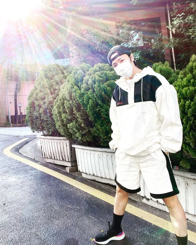 Top 20 Boyfriend Material Pictures Of SUPER JUNIOR's DongHae : The Absolute Sweetheart