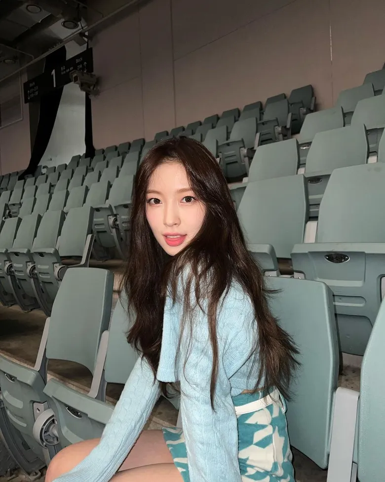 Top 20 Girlfriend Material Pictures Of OH MY GIRL's Arin: Radiating An Innocence That Captivates Your Heart