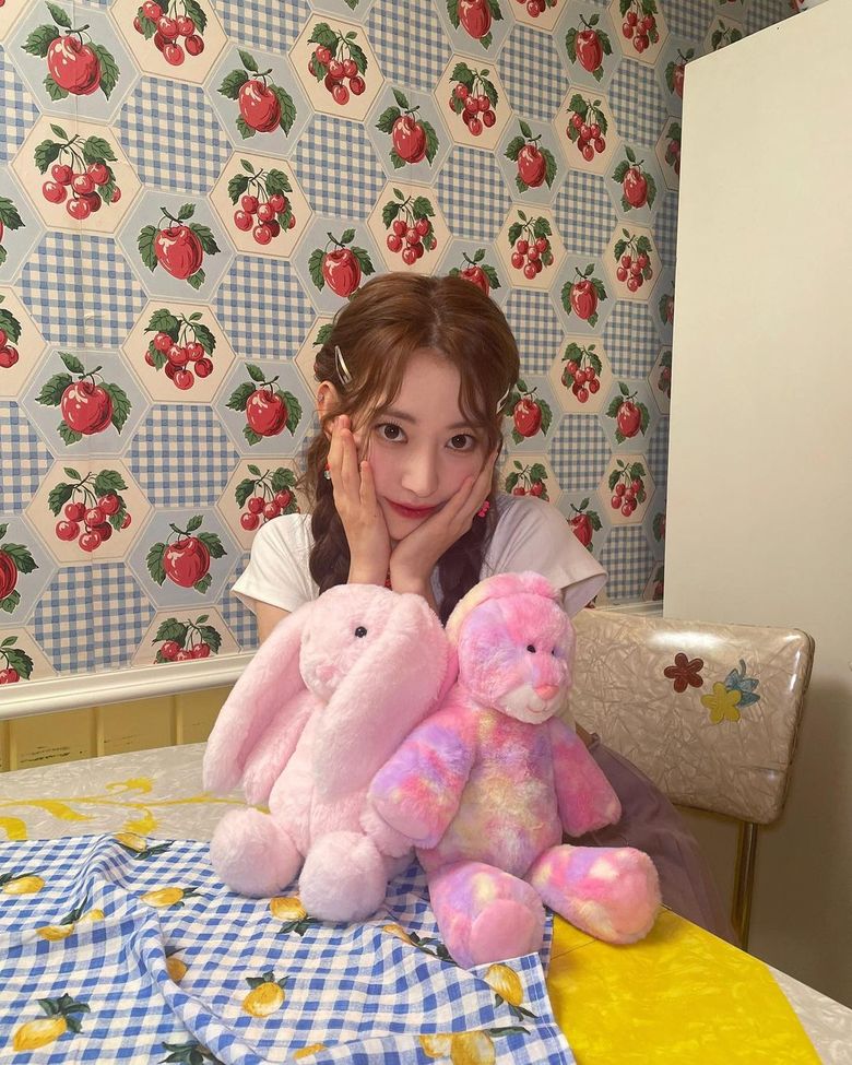 Top 20 Girlfriend Material Pictures Of LE SSERAFIM's Sakura: A Flower Always In Bloom